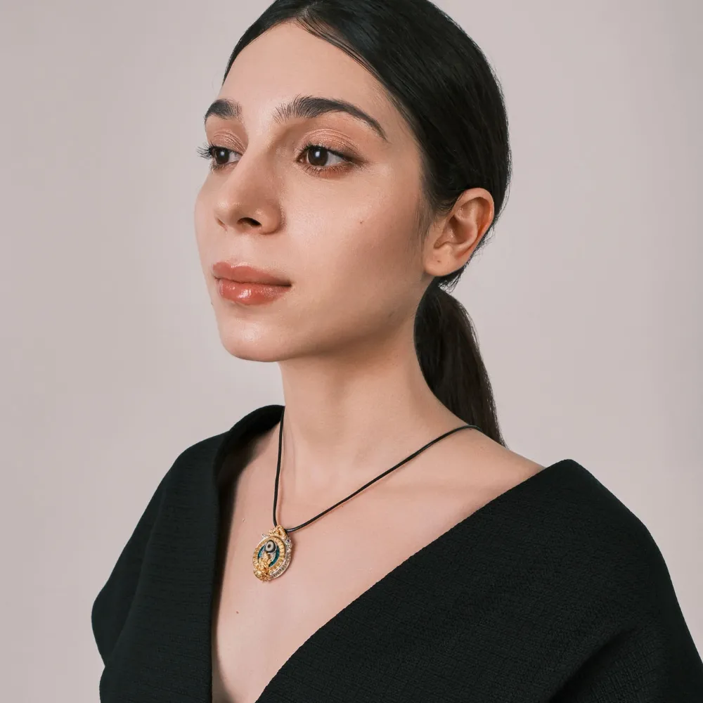 Single-Eye Dzi Bead Gau Box Pendant, Inlaid with White/Blue/Red Diamonds, Gold & Silver Plated - Protective Amulet with Storage, Tibetan Noble Style Accessory