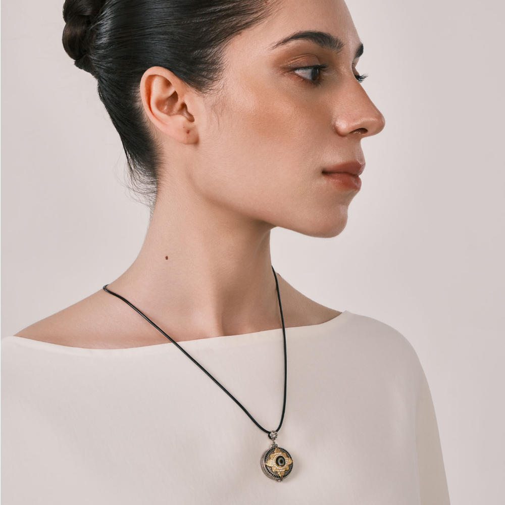 Single-Eye Dzi Bead Gau Box Pendant, Inlaid with White/Blue/Red Diamonds, Gold & Silver Plated, Protective Amulet with Storage Function