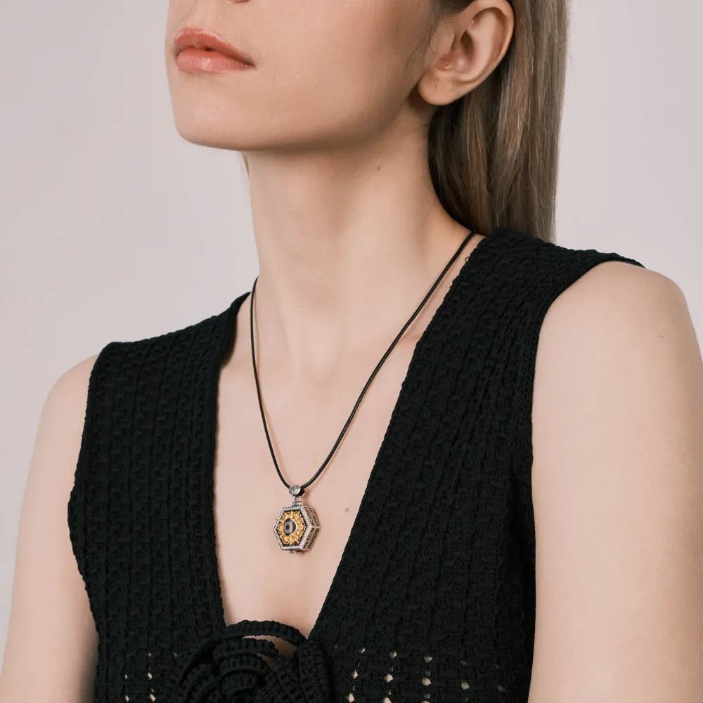 Hexagonal Gold-Plated Gau Box Pendant with One-Eye Dzi Bead – Premium Prayer Talisman & Dignified Accessory