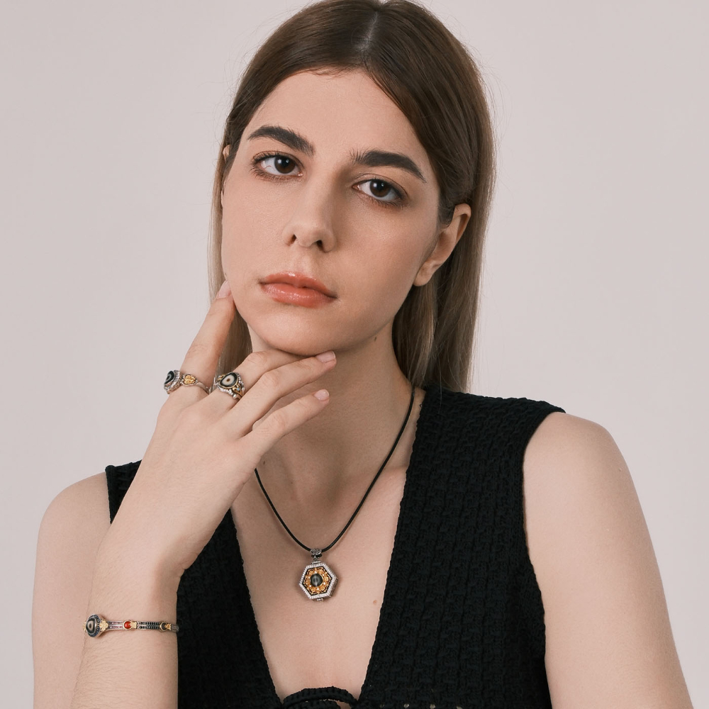 Tibetan-Style Dzi Bead Bracelet with Colorful Diamonds & Gold-Plated Flowers - Wisdom & Luck Amulet, Light Luxury Spiritual Accessory