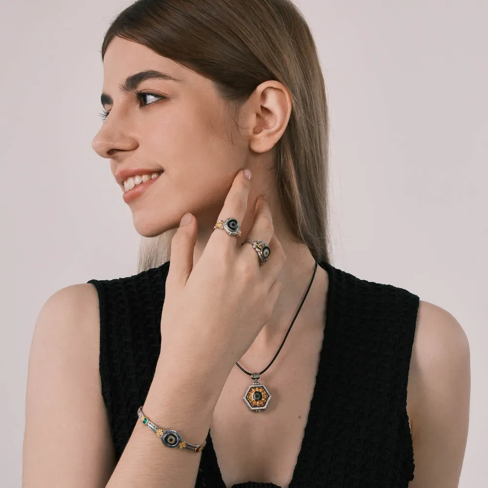 Tibetan-Style Dzi Bead Bracelet with Colorful Diamonds & Gold-Plated Flowers - Wisdom & Luck Amulet, Light Luxury Spiritual Accessory