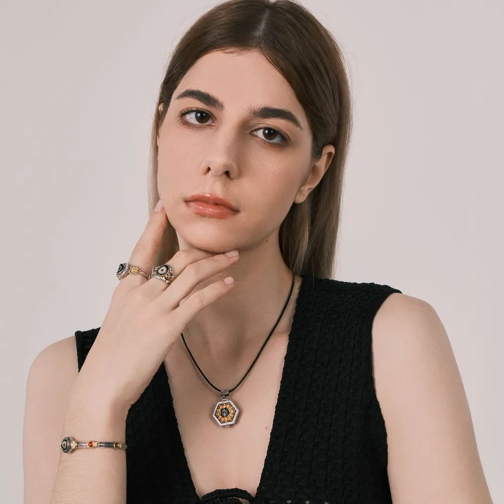 Tibetan-Style Dzi Bead Bracelet with Colorful Diamonds & Gold-Plated Flowers - Wisdom & Luck Amulet, Light Luxury Spiritual Accessory