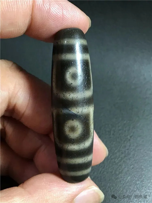 A thousand-year-old dzi bead has surfaced! The wealth secrets behind its record-breaking price of 108 million yuan at a Hong Kong and Macau auction.